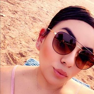 Meet your Posher, Daniela